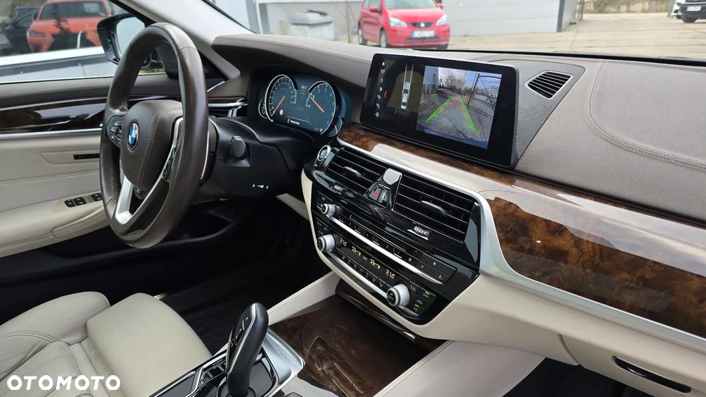 BMW Seria 5 530i Luxury Line - 23
