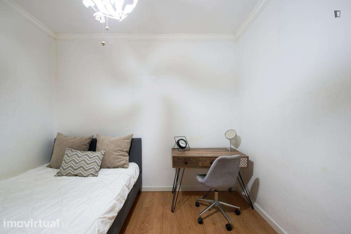 Quarto - localizado em Arroios Lisbon - Grande imagem: 3/10