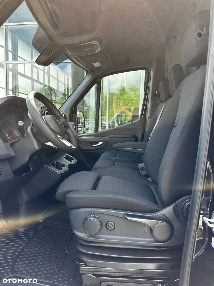 Mercedes-Benz Sprinter - 16