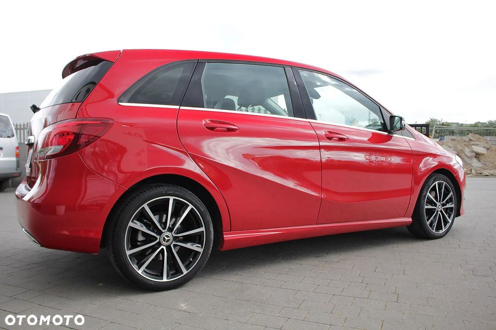 Mercedes-Benz Klasa B 180 UrbanStyle Edition - 10