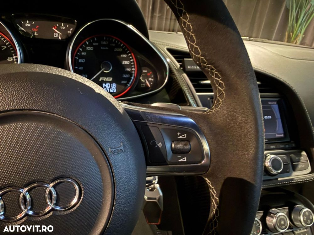 Audi R8 5.2 FSI Quattro R-Tronic - 31