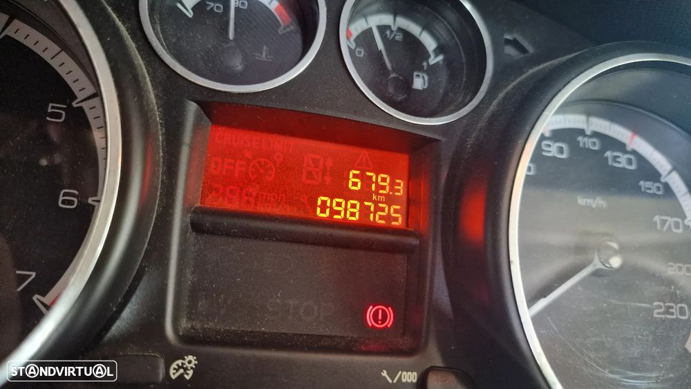 Peugeot 308 1.4 16V Executive - 6