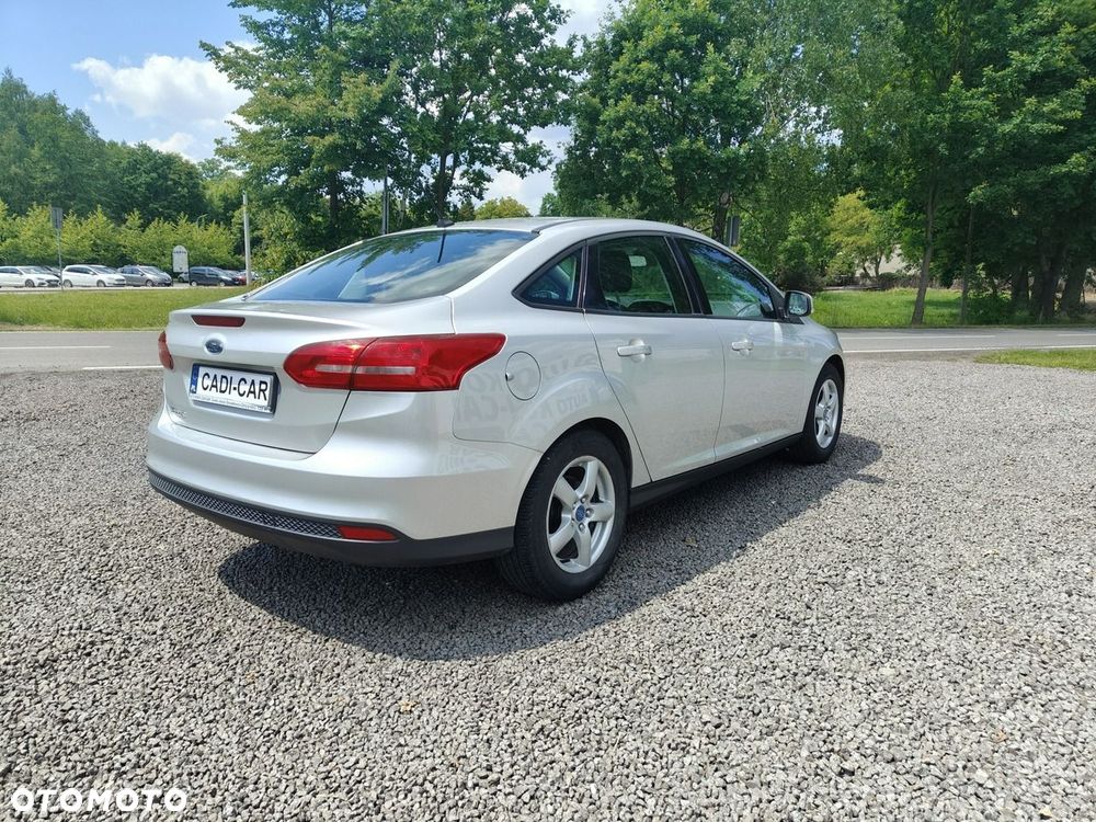 Ford Focus 1.6 Ti-VCT Ambiente - 4