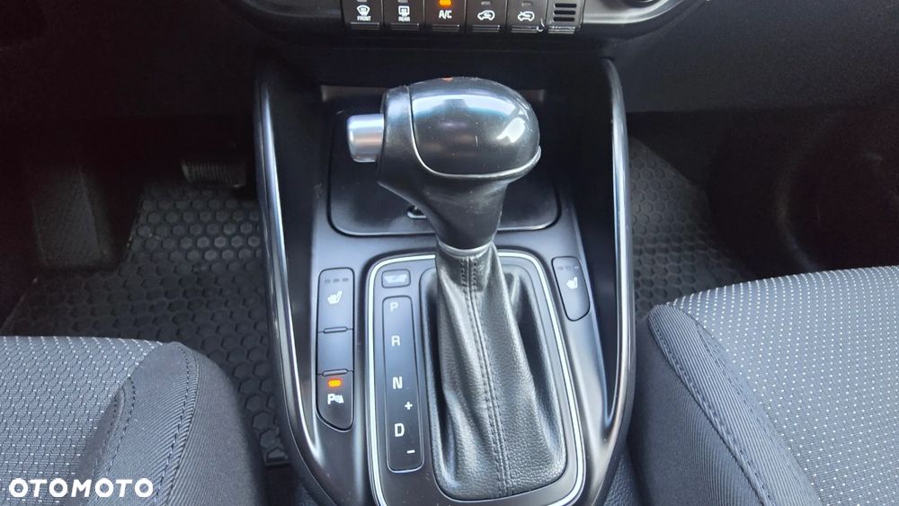 Kia Carens - 36