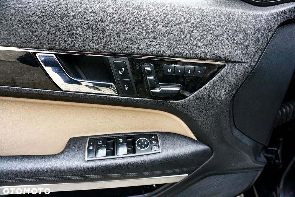 Mercedes-Benz Klasa E 250 BlueEFFICIENCY 7G-TRONIC Avantgarde - 21