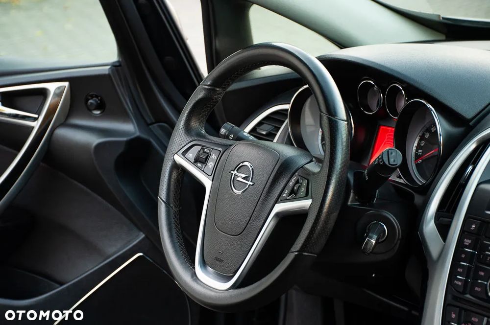 Opel Astra GTC 1.6 Turbo Innovation - 29
