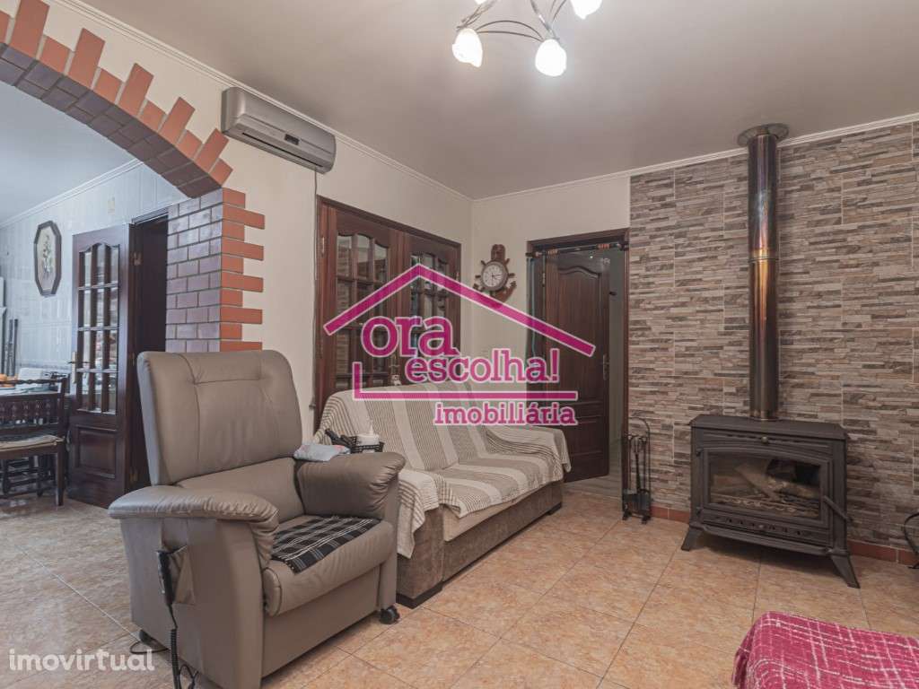 Terreno urbano de 940 m2 com Moradia unifamiliar T2 com 55 m2 na Co... - Grande imagem: 2/17