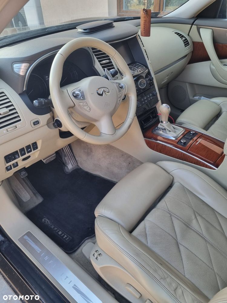 Infiniti Q70 3.0d S Premium - 9