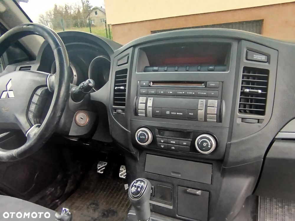 Mitsubishi Pajero - 9