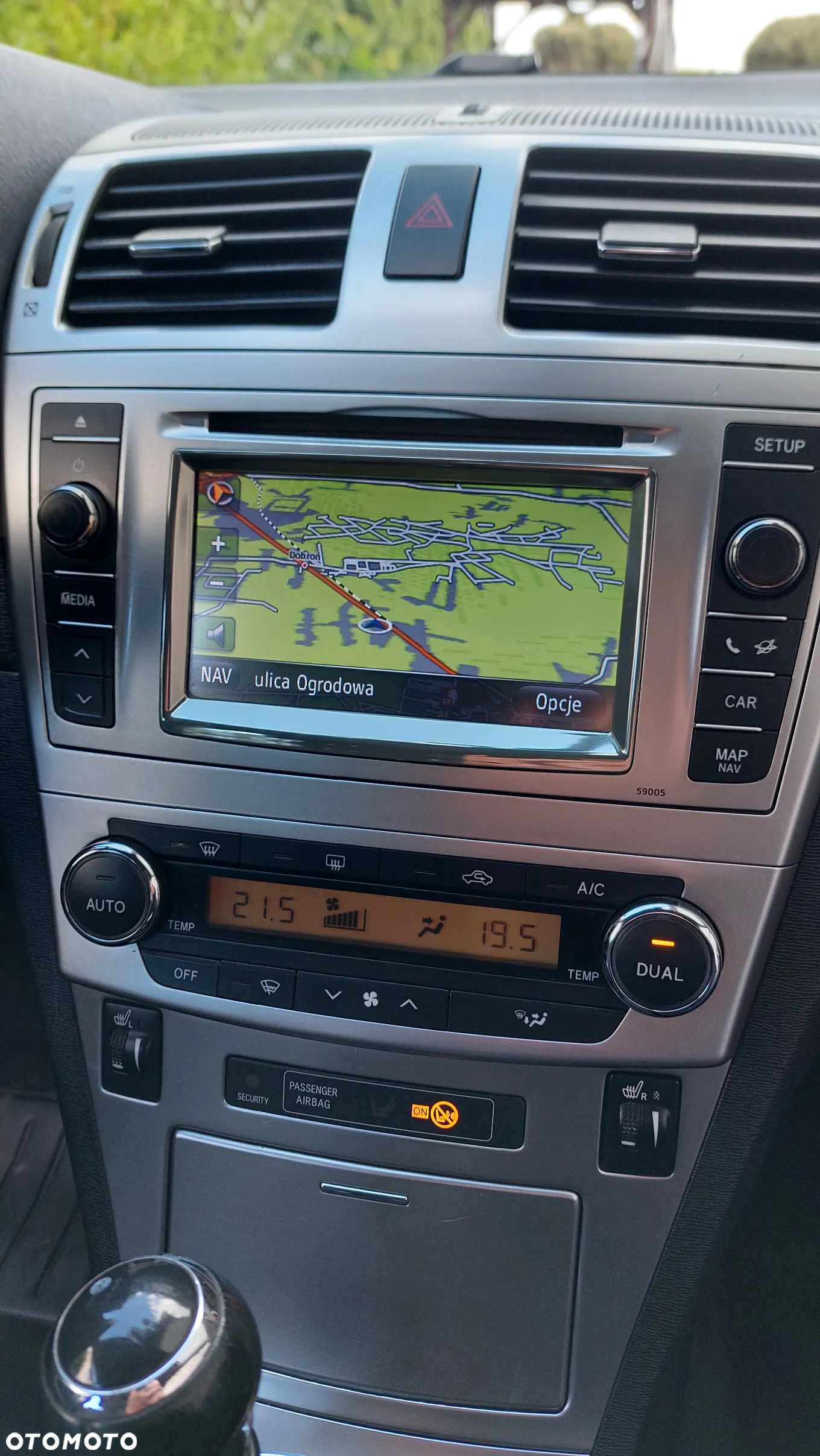 Toyota Avensis 1.8 Sol plus NAVI - 22