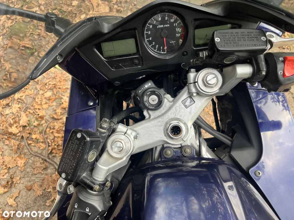 Honda VFR - 8