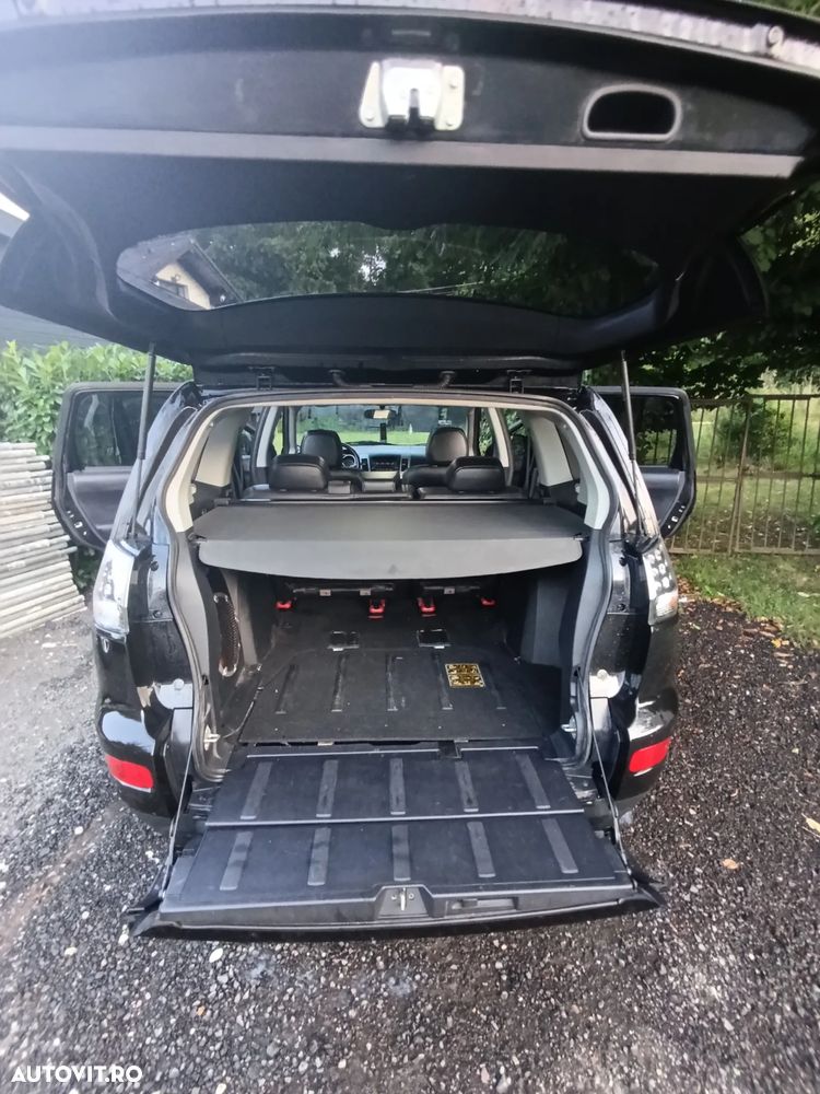 Mitsubishi Outlander - 12