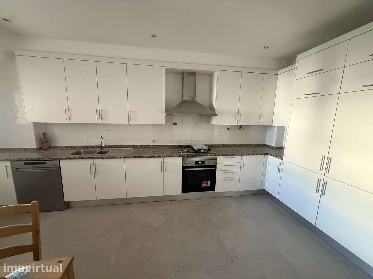 Apartamento T4 com varanda e garagem em Oeiras - Grande imagem: 2/14