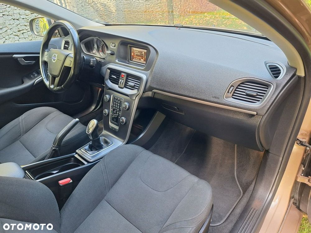 Volvo V40 T2 Kinetic - 16