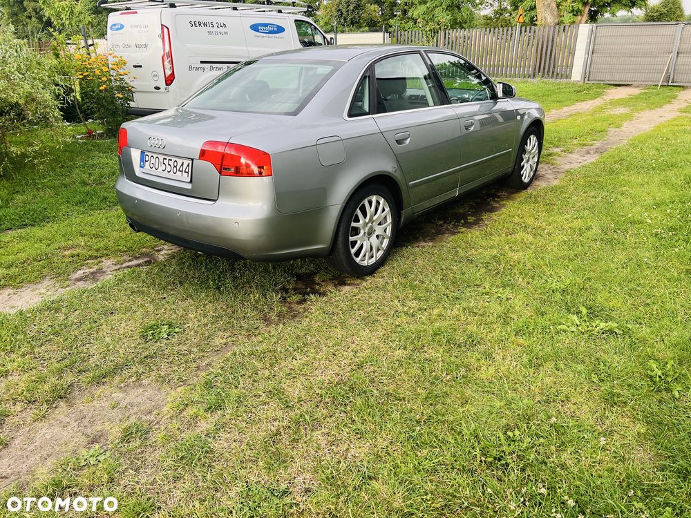 Audi A4 Limousine - 4