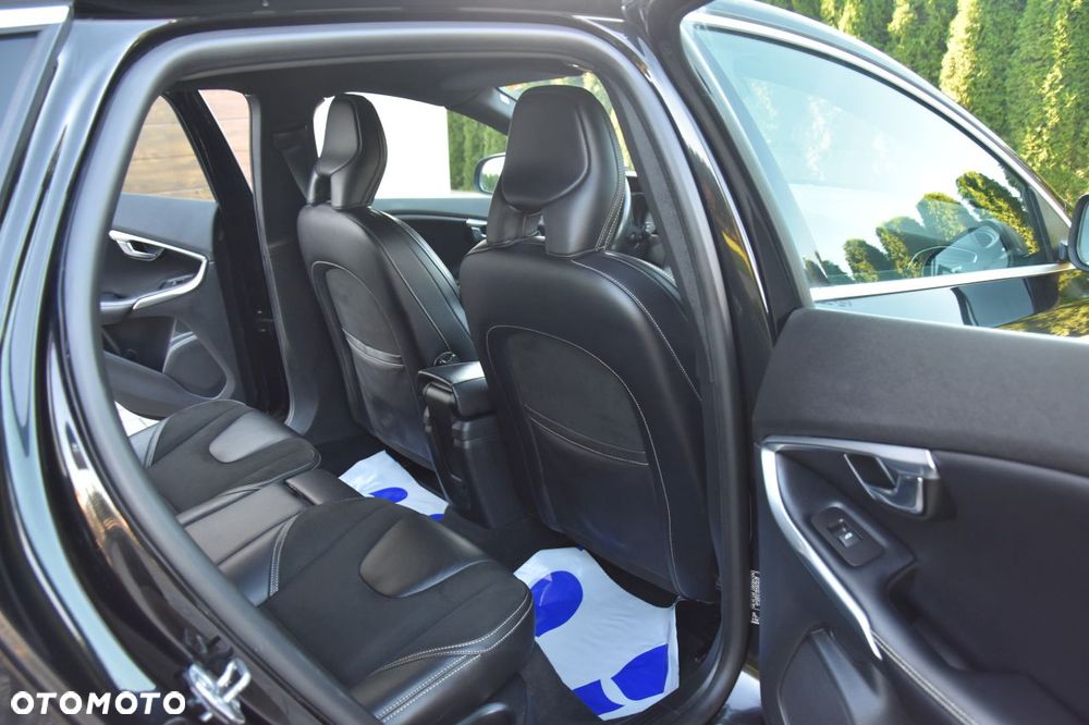 Volvo V40 D2 Drive-E R-Design Momentum - 19