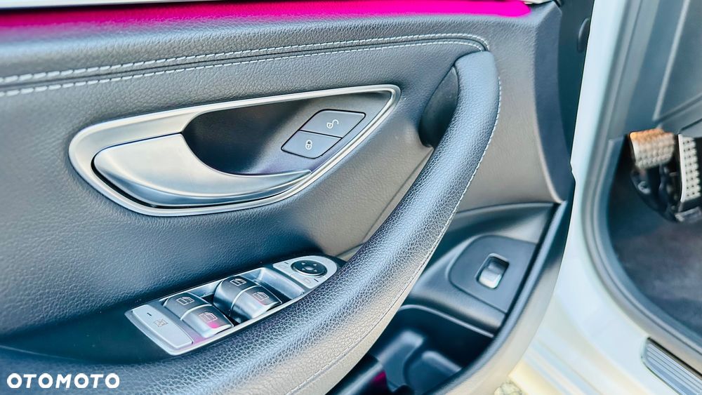 Mercedes-Benz Klasa E 220 d 4-Matic 9G-TRONIC - 21