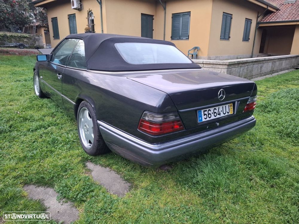 Mercedes-Benz E 200 - 4