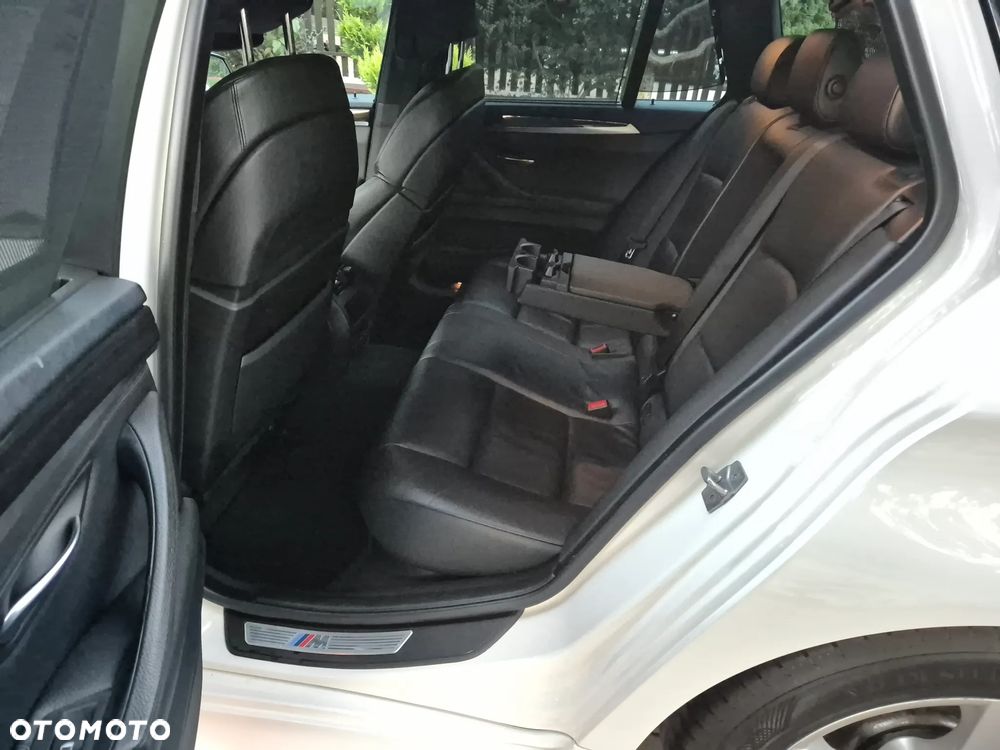 BMW Seria 5 525d xDrive - 9