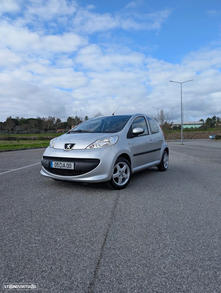Peugeot 107 1.0 Urban - 1
