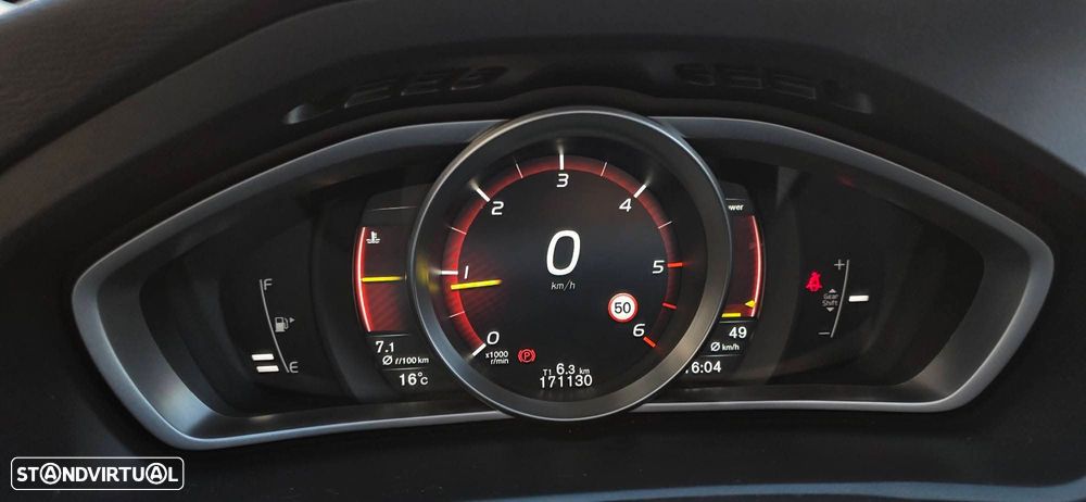 Volvo V40 Cross Country 2.0 D3 Momentum - 17