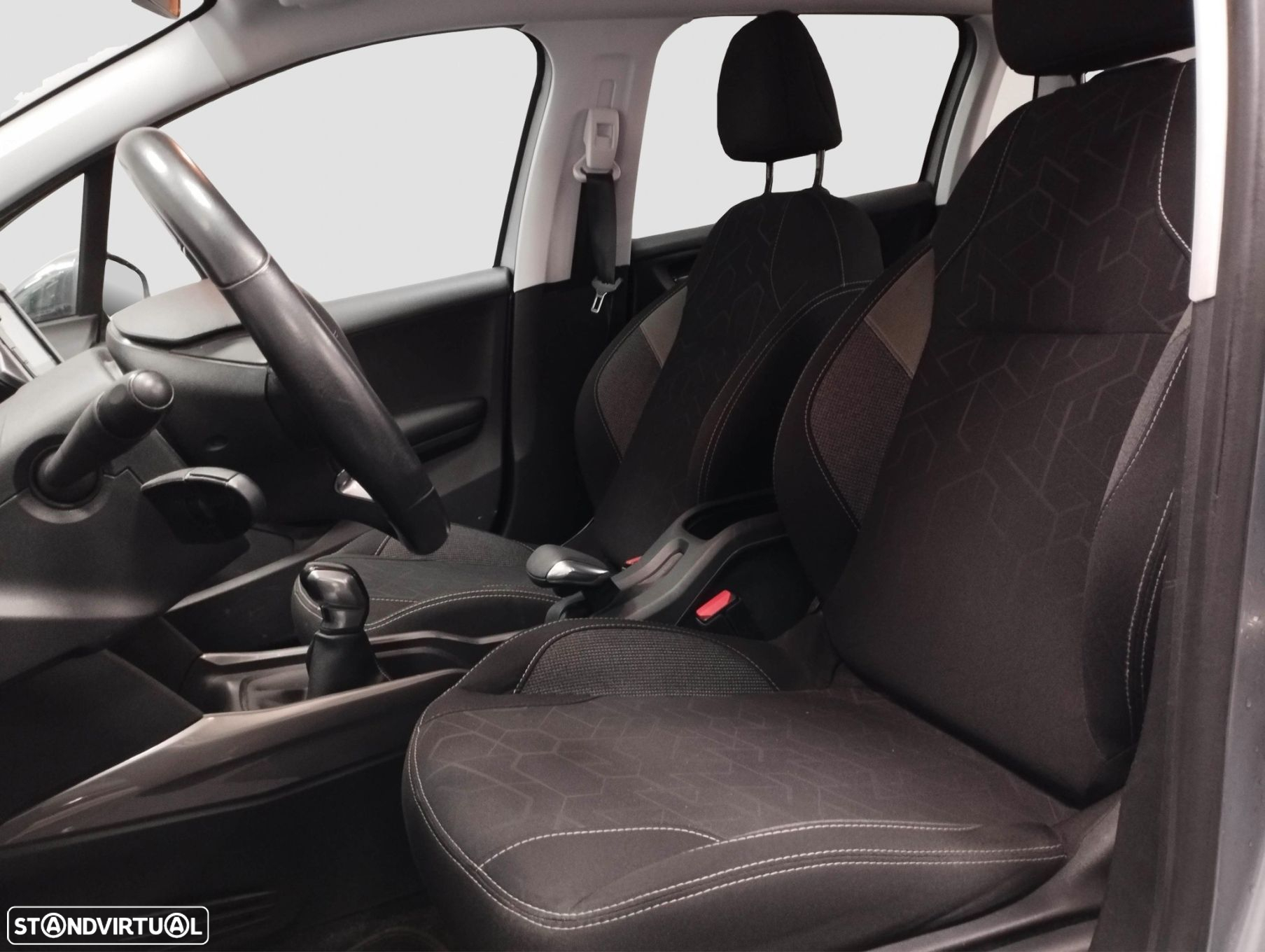 Peugeot 2008 - 9