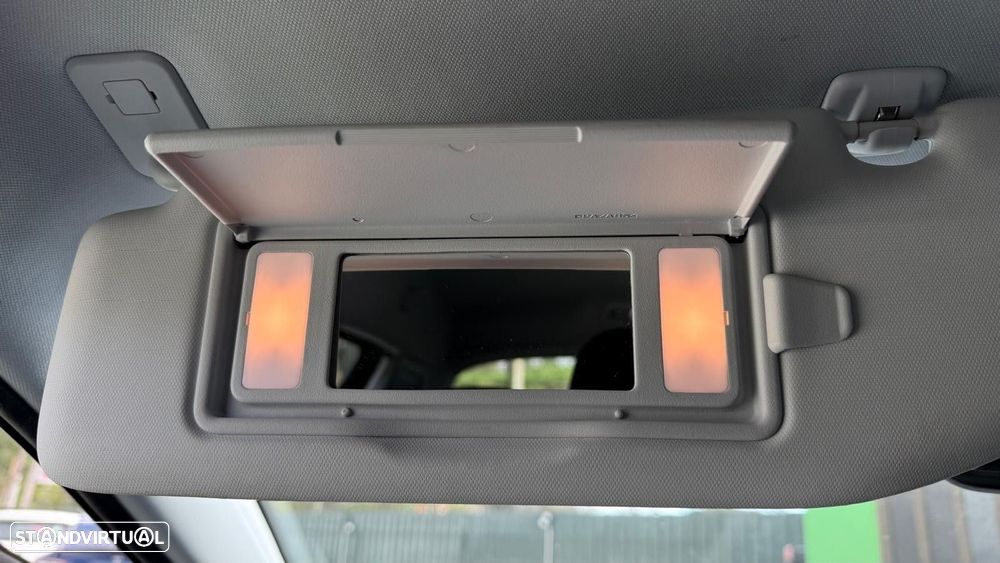 Peugeot 2008 1.2 PureTech Allure EAT6 - 27