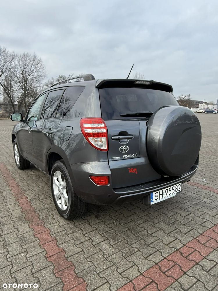 Toyota RAV4 - 10