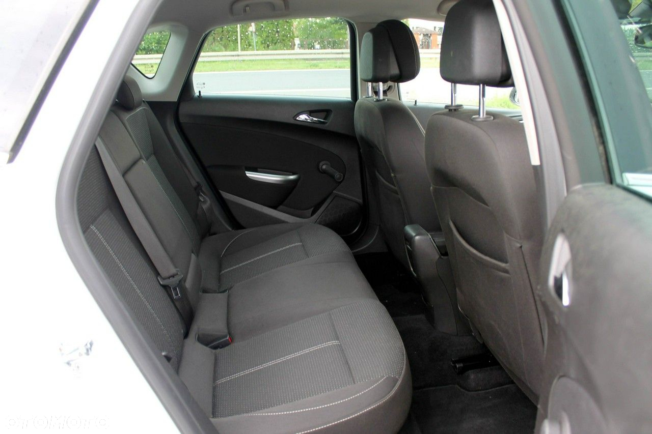 Opel Astra IV 1.4 T Cosmo S&S - 29