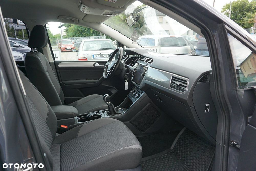 Volkswagen Touran - 21