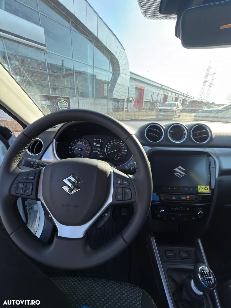 Suzuki Vitara 1.4 Boosterjet 6MT AllGrip MHEV Passion - 6