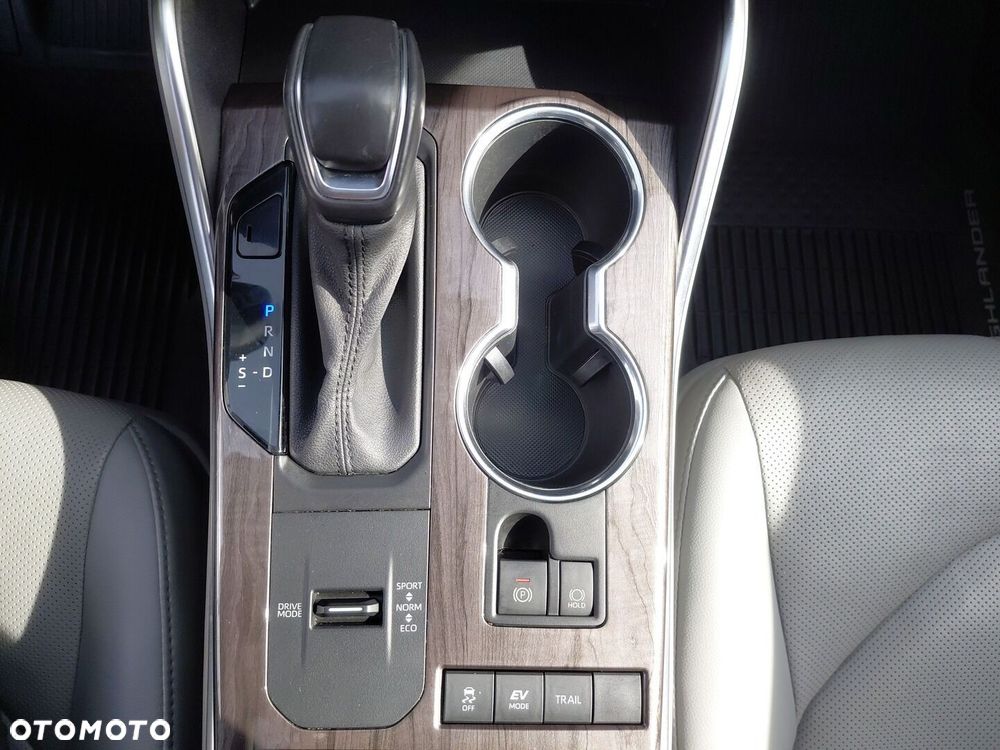 Toyota Highlander 2.5 Hybrid Executive - 27