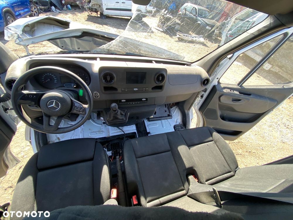 Mercedes-Benz Sprinter - 15