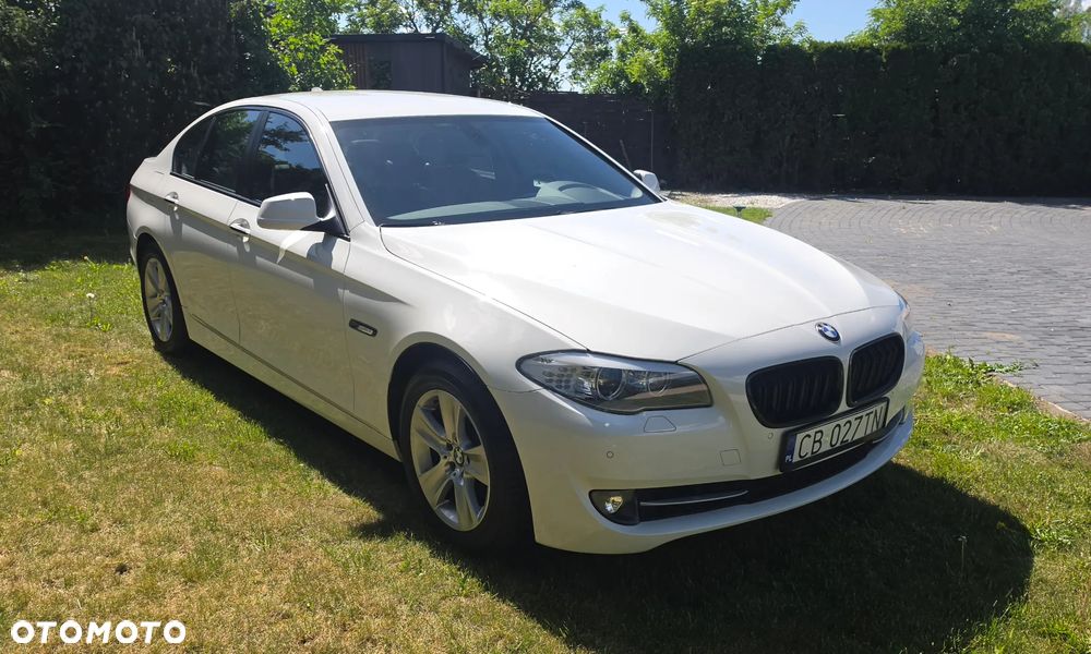 BMW Seria 5 528i - 2