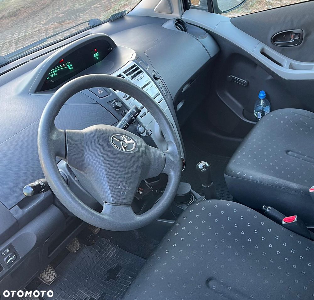 Toyota Yaris 1.3 Terra Gold - 5