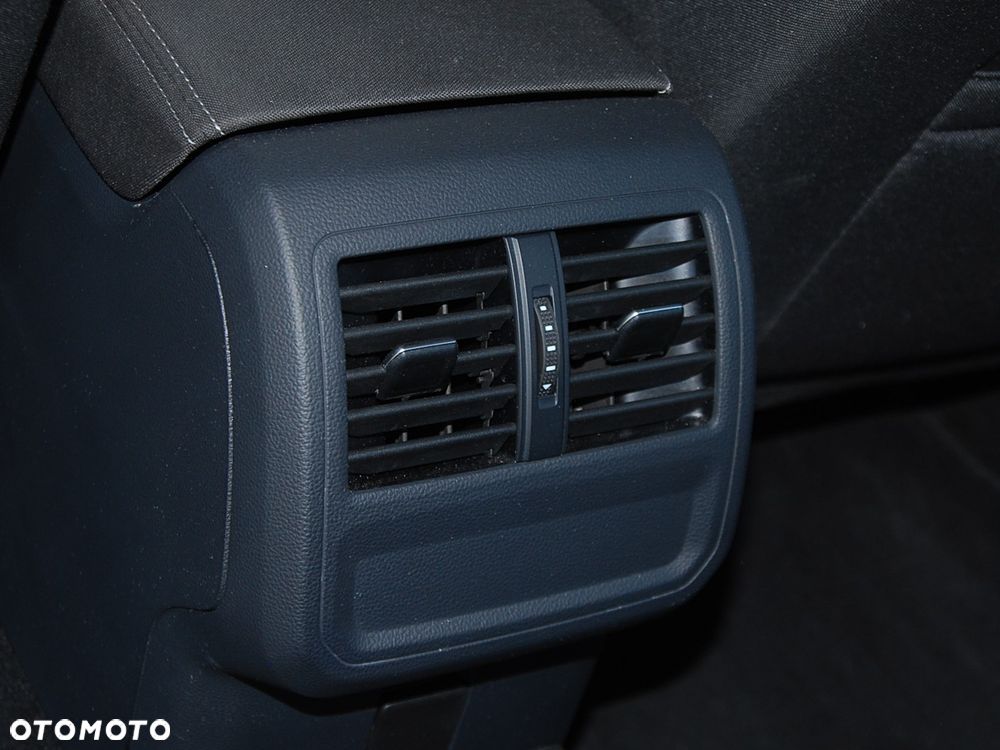 Volkswagen Passat 2.0 TSI Business DSG - 34