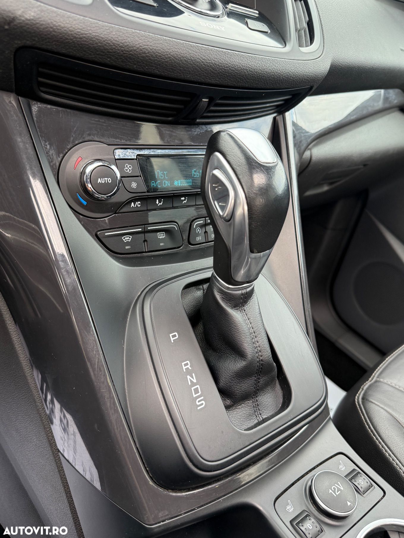 Ford Kuga 2.0 TDCi 4WD Powershift Titanium - 30