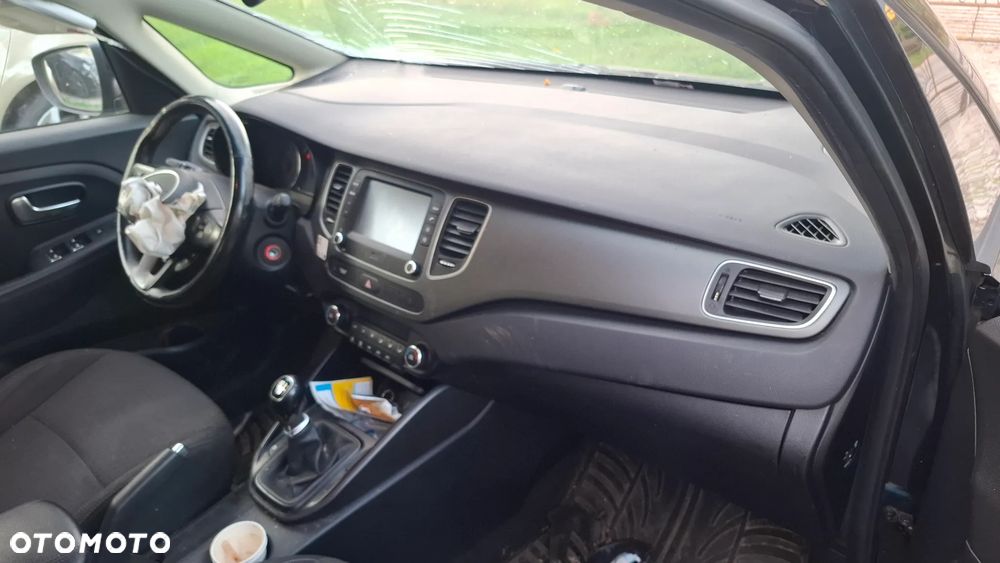 Kia Carens - 10