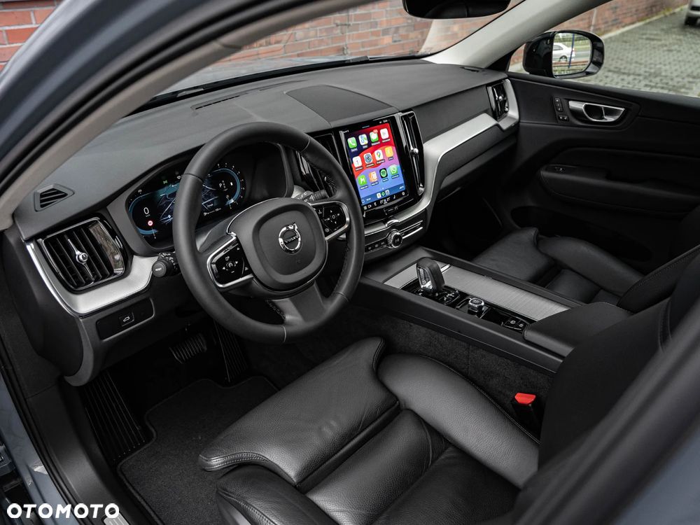 Volvo XC 60 B4 B Plus Dark - 22