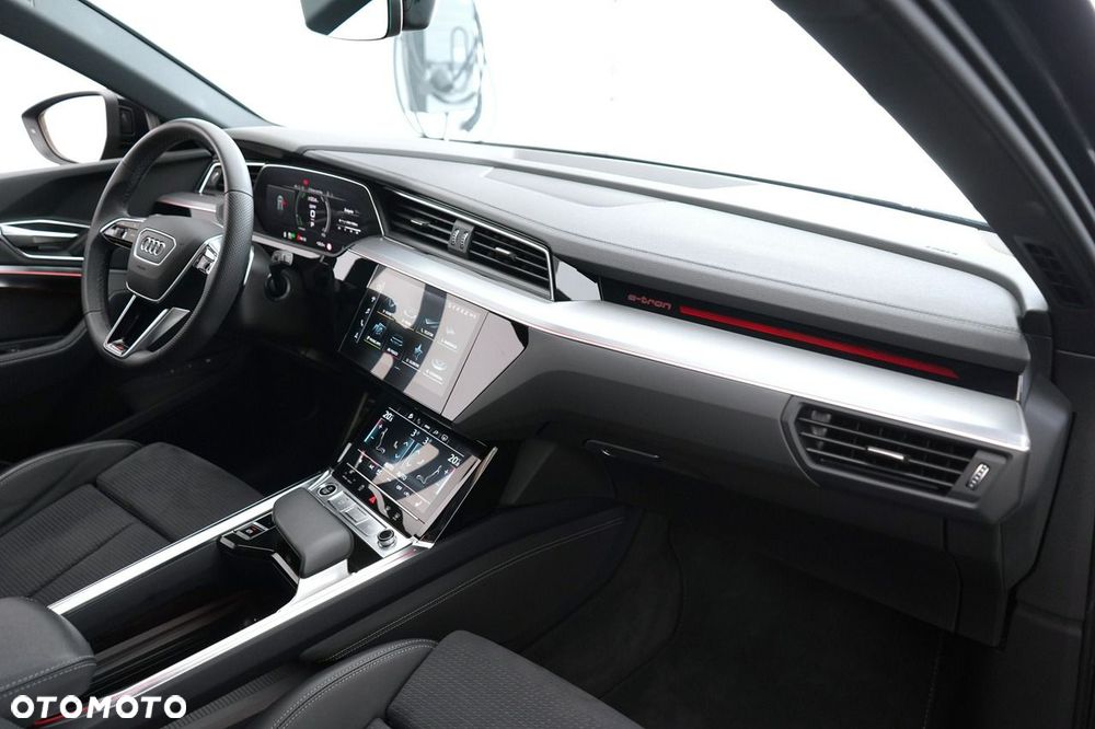 Audi Q8 e-tron - 27