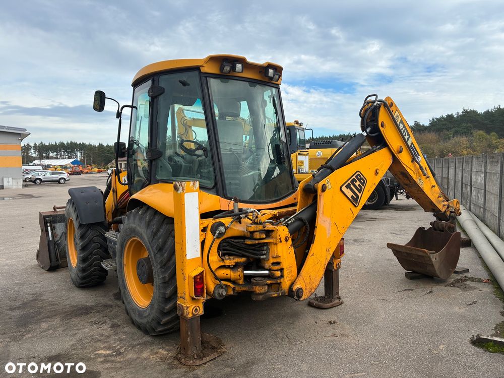 JCB 4CX - 8