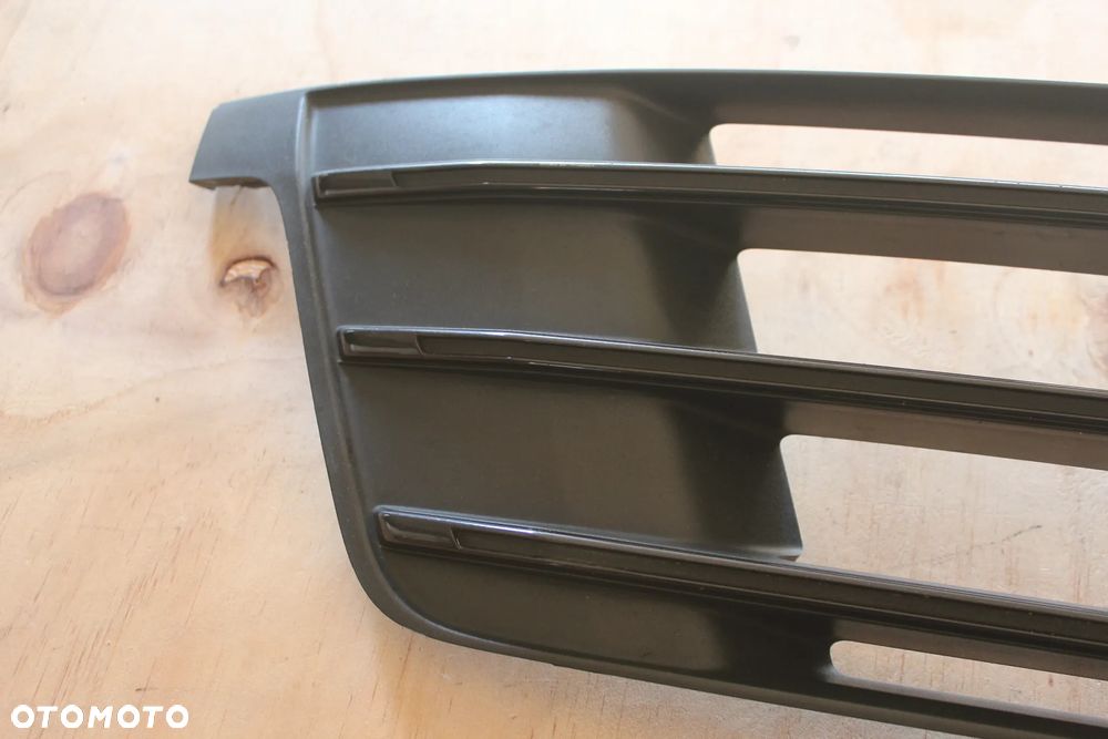 KRATKA ZDERZAKA PRAWA AUDI Q7 4M S-LINE 4M0807682D 2016 - 6