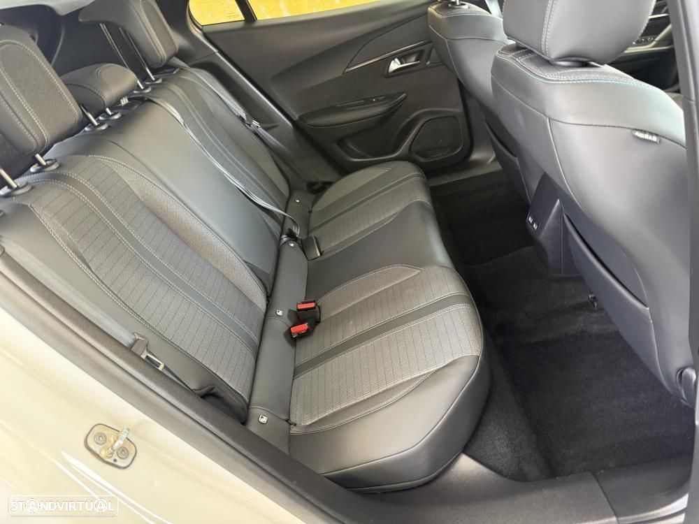 Peugeot 2008 1.2 PureTech Allure Pack - 20
