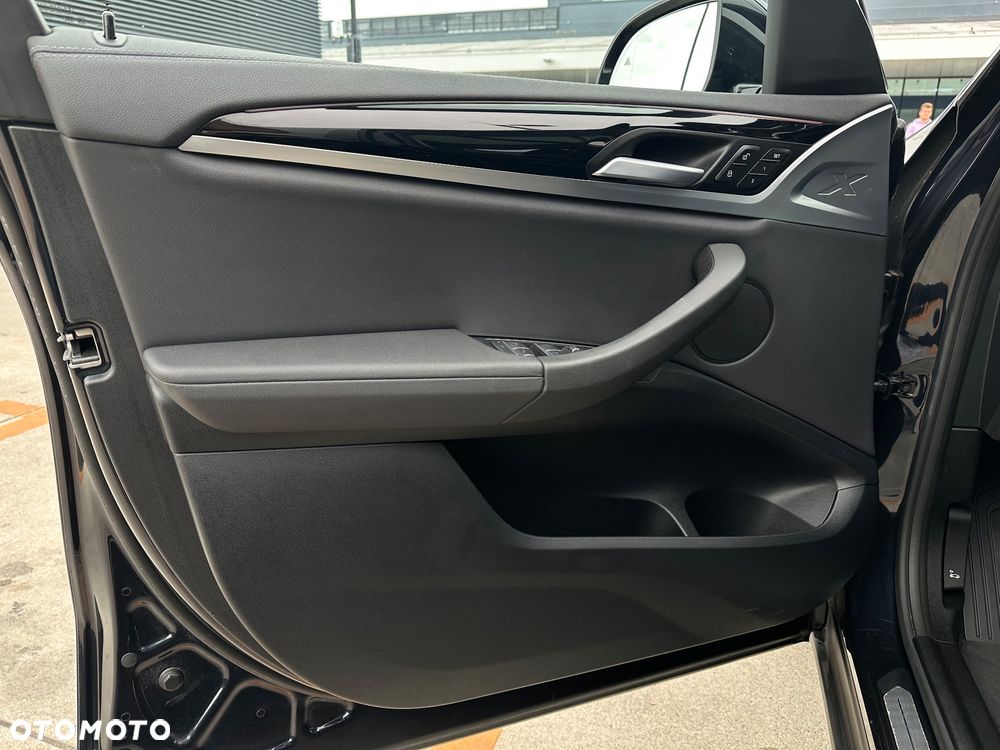 BMW iX3 - 19