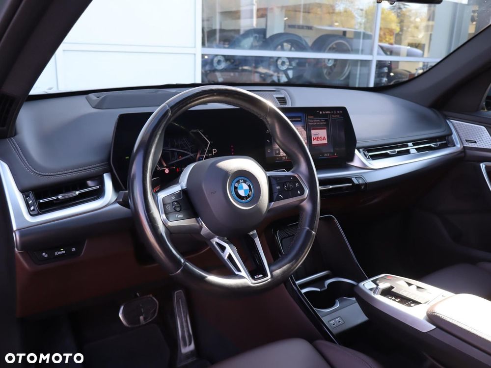 BMW iX1 xDrive30 66.5kWh M Sport - 5