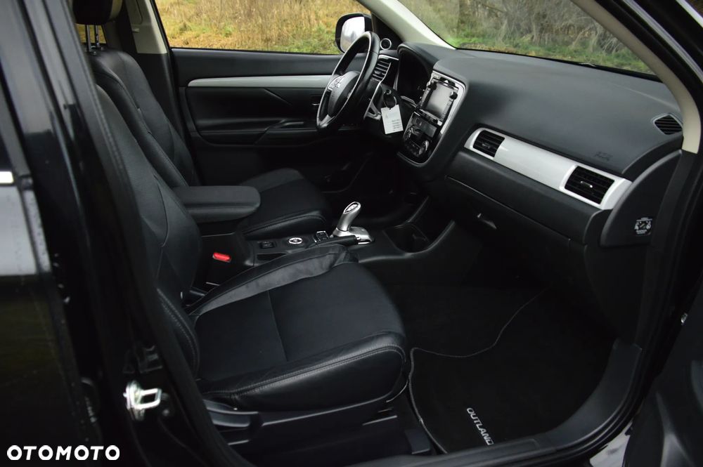 Mitsubishi Outlander - 8