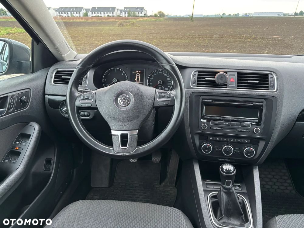 Volkswagen Jetta 1.6 TDI BMT Comfortline - 17