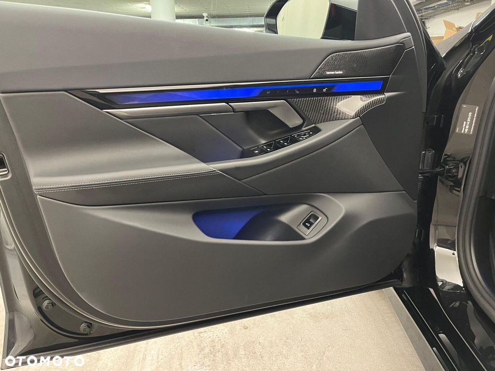 BMW Seria 5 520d xDrive mHEV M Sport - 17