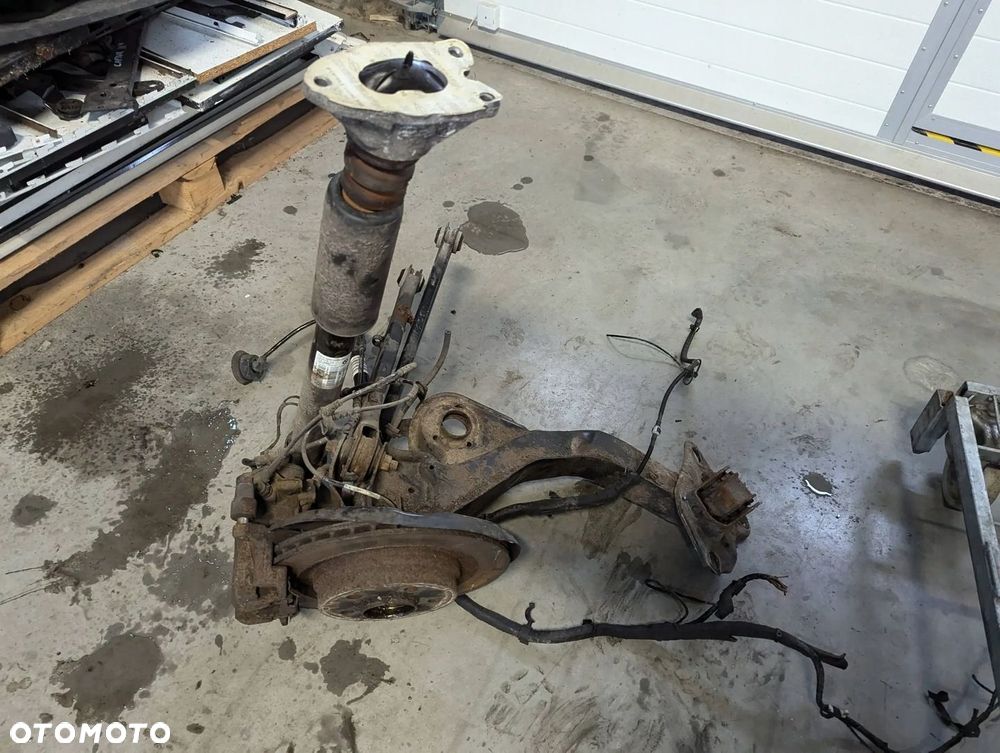 BMW X1 F48 F49 2015-2022 2.0i xDrive 4x4 Zwrotnica tył tylna prawa kpl - 1