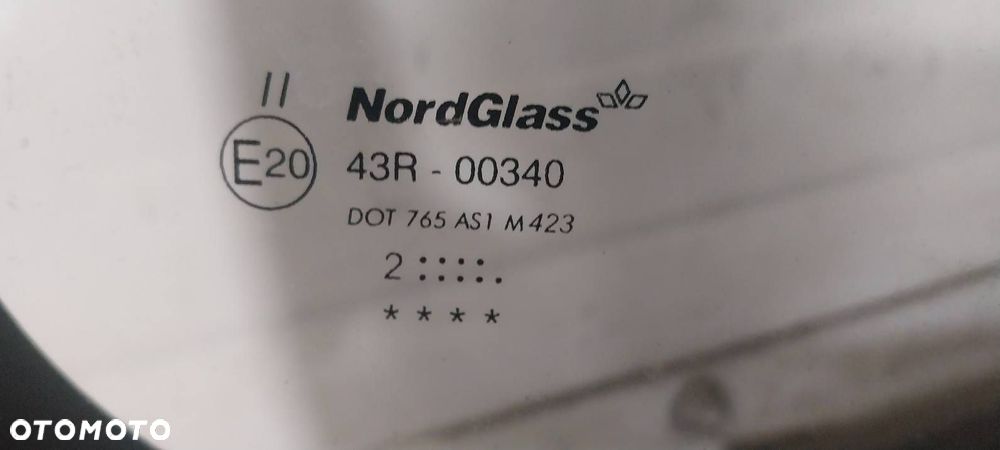 SZYBA CZOŁOWA PRZEDNIA TOYOTA YARIS I - 2